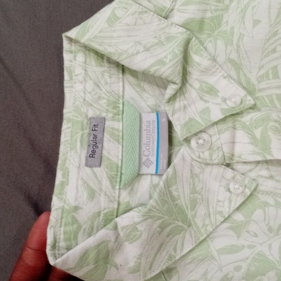 Columbia Men’s Short Sleeve Hawaiian Shirt – Tropical Print - Picture 6 of 8